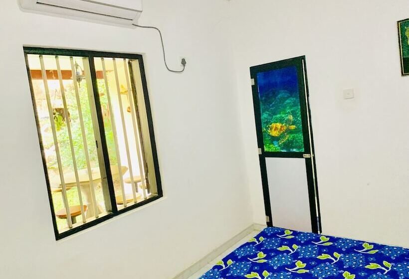 پانسیون Michs Beach Villa   Maggona