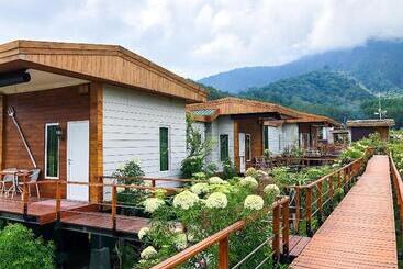 هتل Pondanu Cabins By The Lake