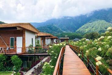 هتل Pondanu Cabins By The Lake