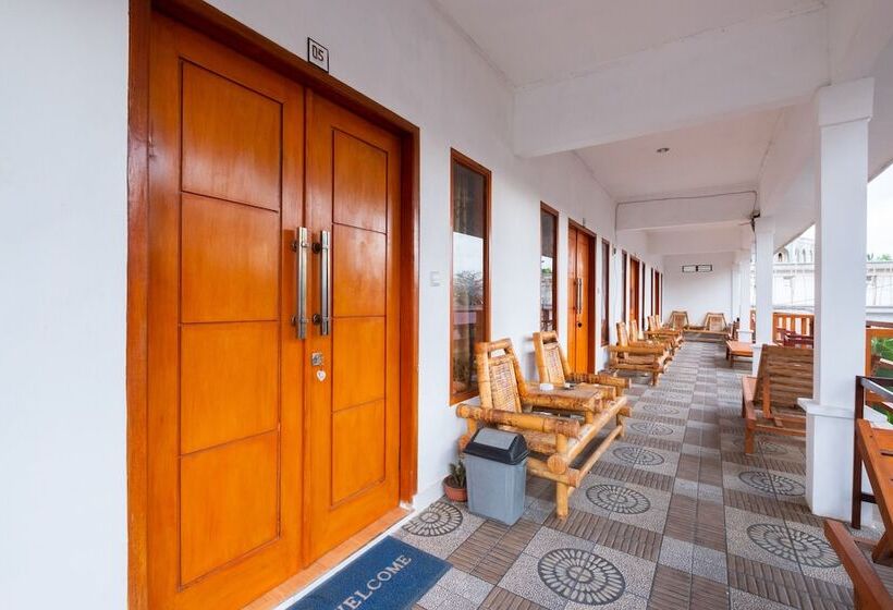 Отель Gili Hill Cottage By Oyo Rooms