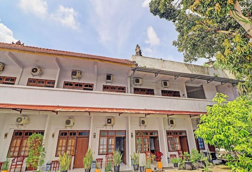 فندق Gusti Residence By Oyo Rooms