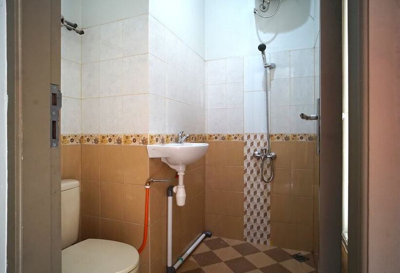 هتل Jasmine Guest House Balikpapan By Oyo Rooms