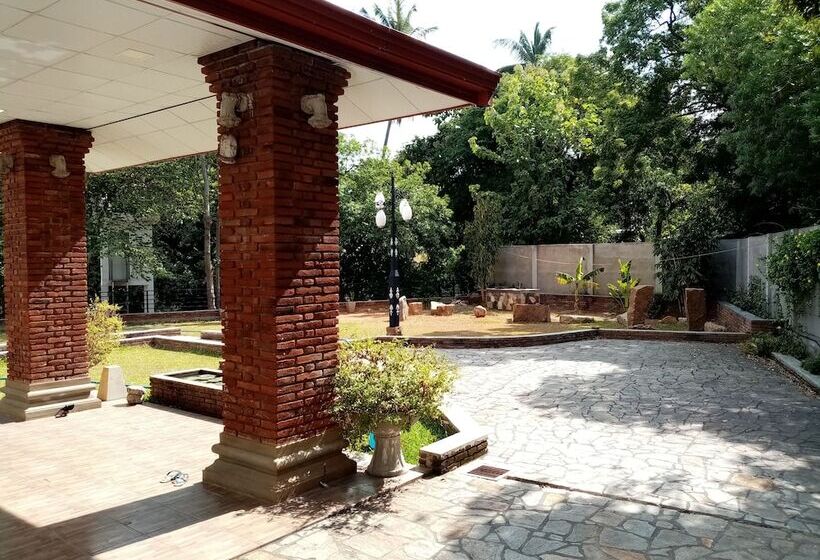 پانسیون The Crown Hotel Dambulla