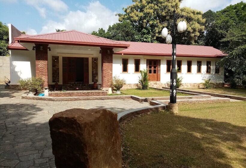 پانسیون The Crown Hotel Dambulla