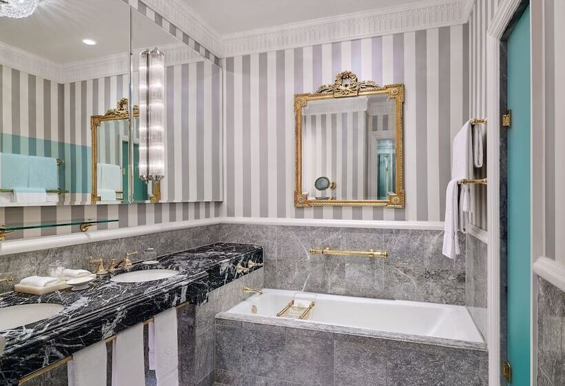 هتل 5th & 55th Residence Club