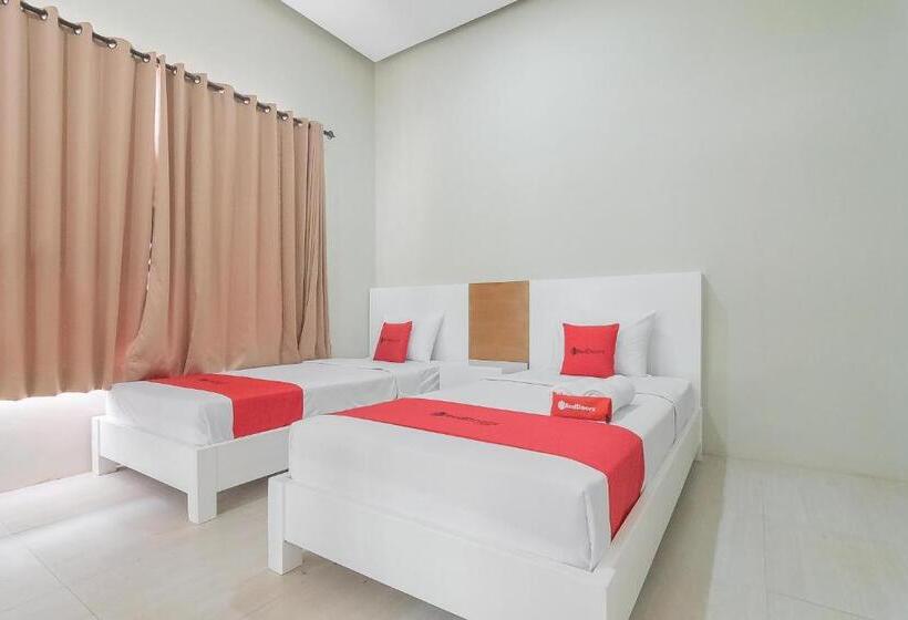 پانسیون Reddoorz Resort Syariah Near D Castello Ciater Subang