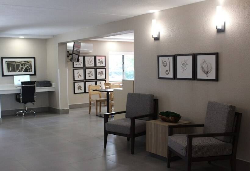 هتل Country Inn & Suites By Radisson, Dunbar   Charleston