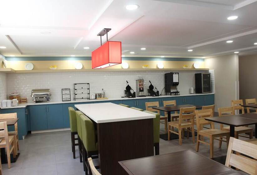 هتل Country Inn & Suites By Radisson, Dunbar   Charleston