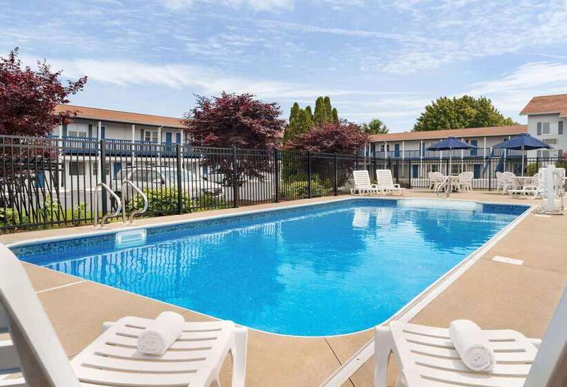 Hotel Days Inn By Wyndham Middletown/newport Area