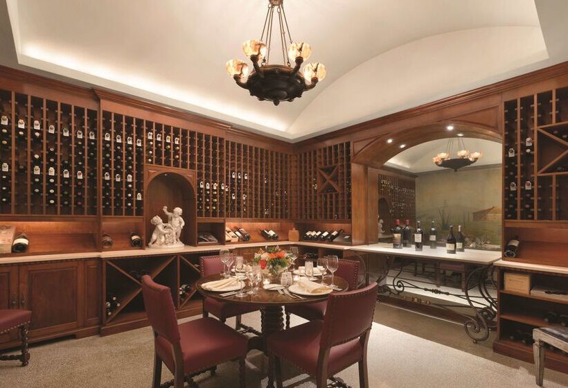 هتل Embassy Suites Baltimore  Inner Harbor