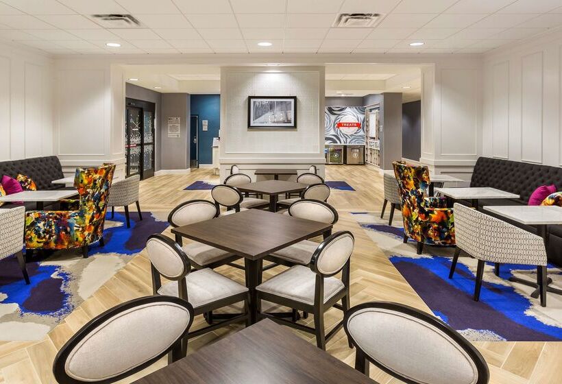 هتل Hampton Inn & Suites Newport/cincinnati