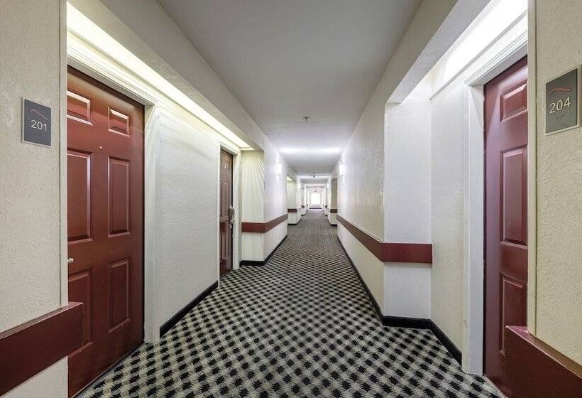 Отель Red Roof Inn & Suites Mobile Sw I10