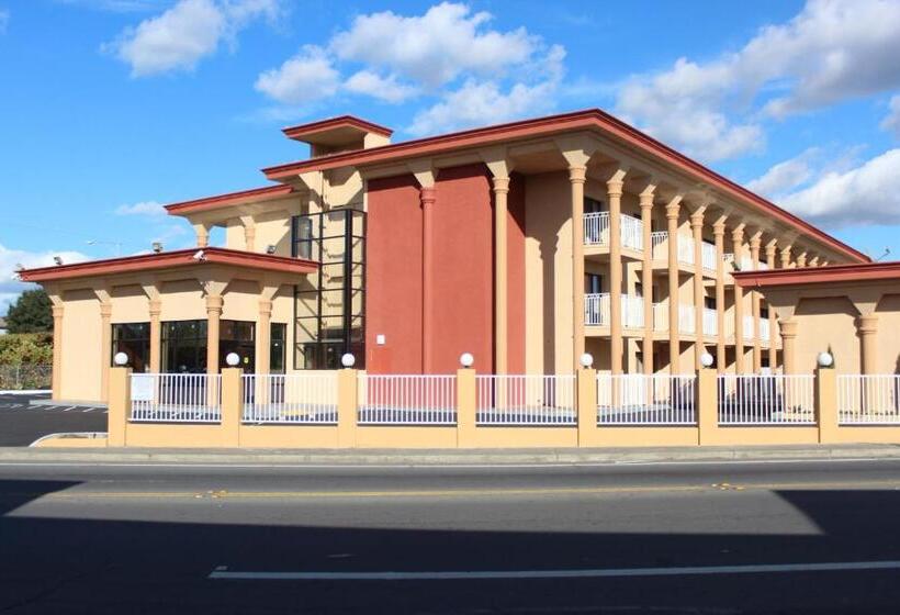 فندق Super 8 By Wyndham Vallejo/napa Valley
