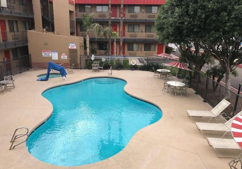 هتل Travelers Inn Phoenix
