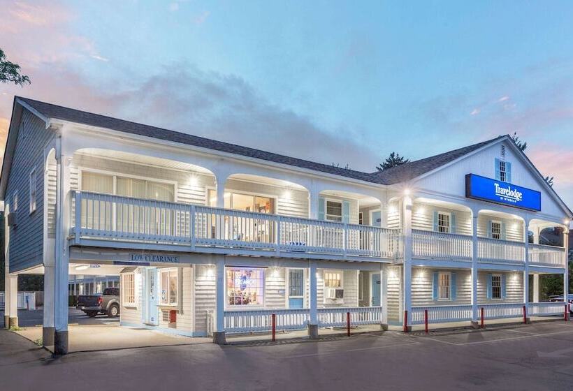 هتل Travelodge By Wyndham Cape Cod Area