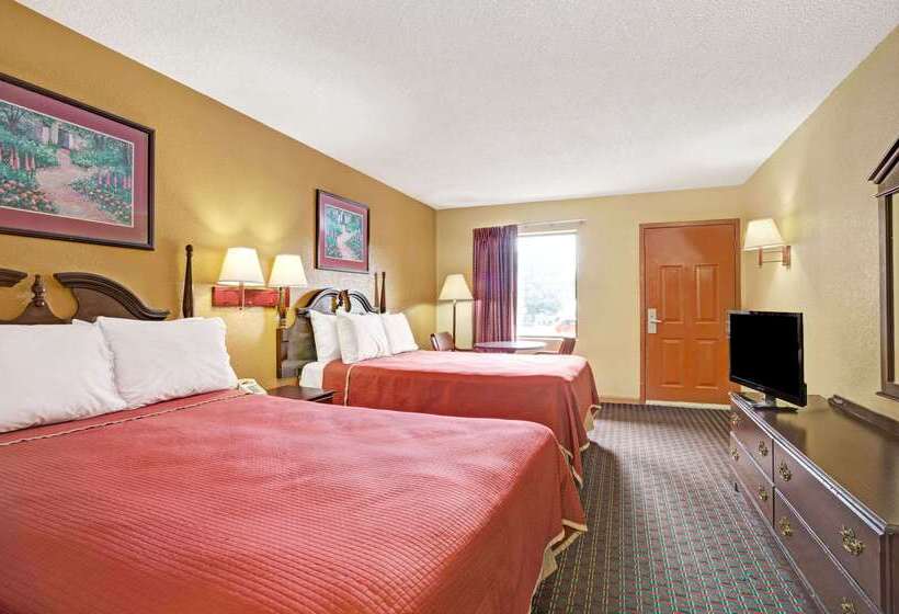 فندق Travelodge By Wyndham Forest Park Atlanta South