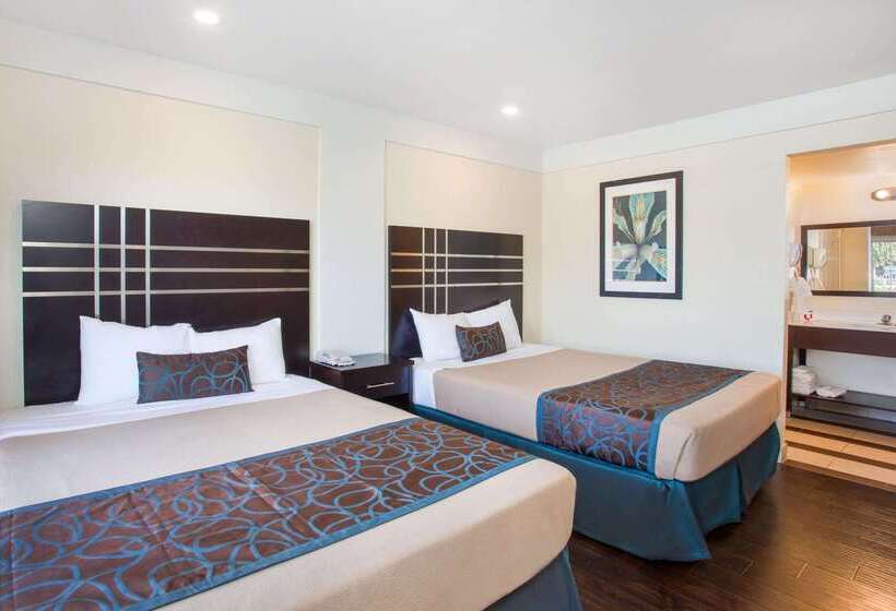 酒店 Travelodge By Wyndham Fresno Yosemite Area