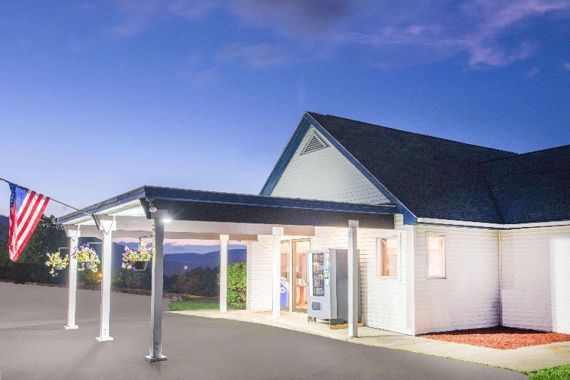 هتل Travelodge By Wyndham Lake George Ny