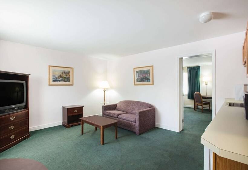 هتل Travelodge By Wyndham Lake George Ny