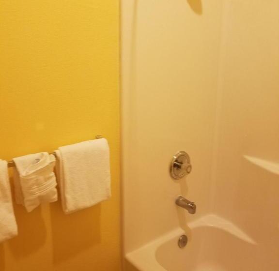 هتل Travelodge By Wyndham Wenatchee