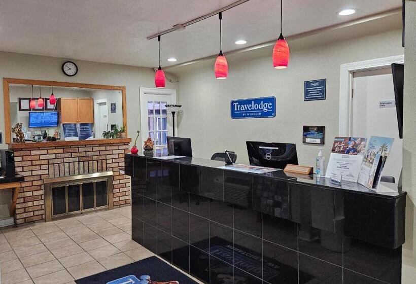 هتل Travelodge By Wyndham Wenatchee