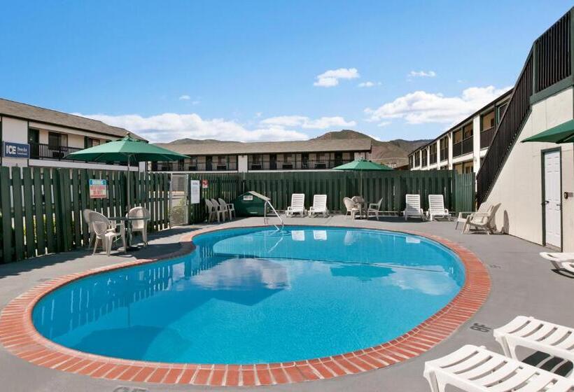 هتل Travelodge By Wyndham Wenatchee