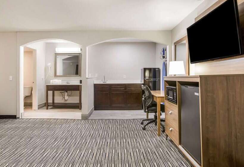 فندق على الطريق Clarion Pointe East Lansing University Area
