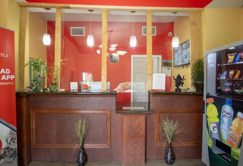 モーテル Woodridge Inn And Suites