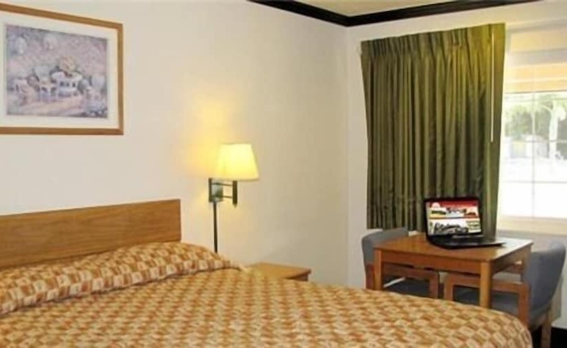 Town House Motel