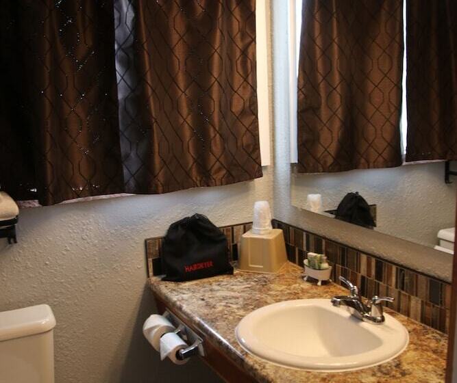Townhouse Motel