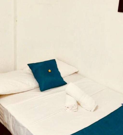 هاستل Posada J&j Forbes  2