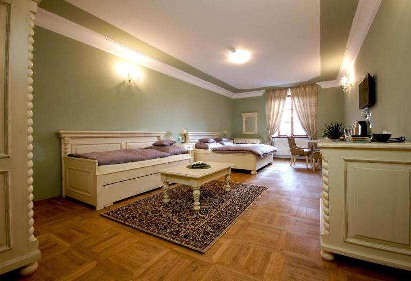 هتل Palace Kutna Hora