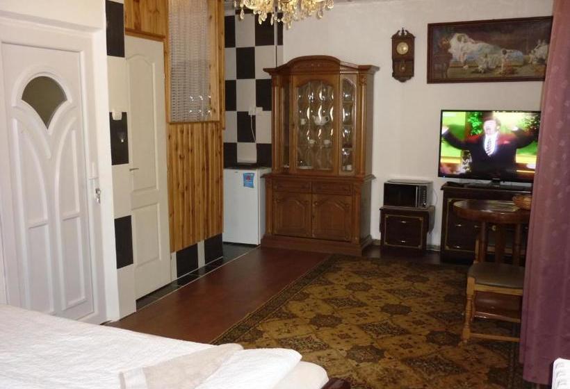 פנסיון R1 Rolléder Apartman Ház