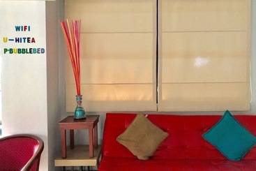 هاستل Hiranyika Cafe And Bed