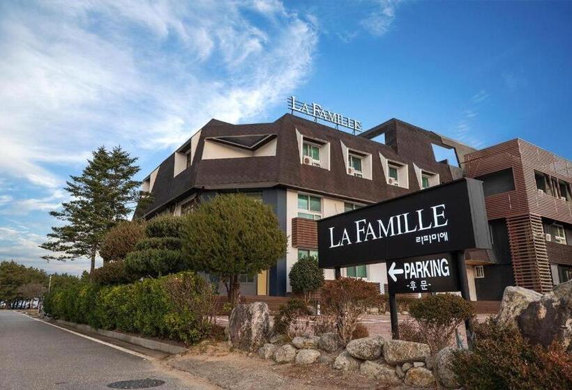 هتل La Famille