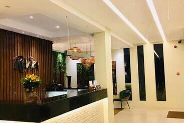هتل Rovira Suites