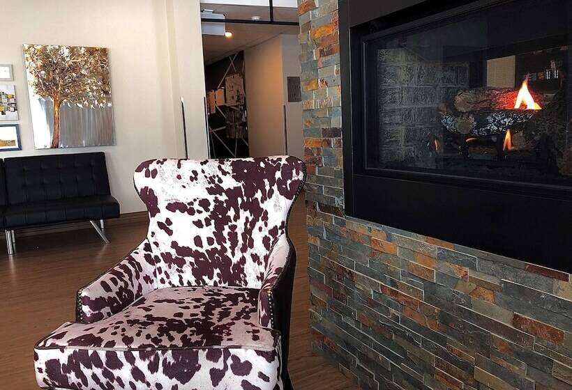 Отель Villa Inn & Suites, Surestay Collection By Best Western