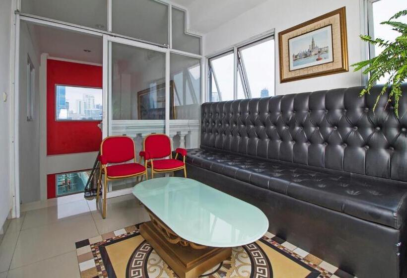 پانسیون Reddoorz Plus @ Guntur Raya Setiabudi