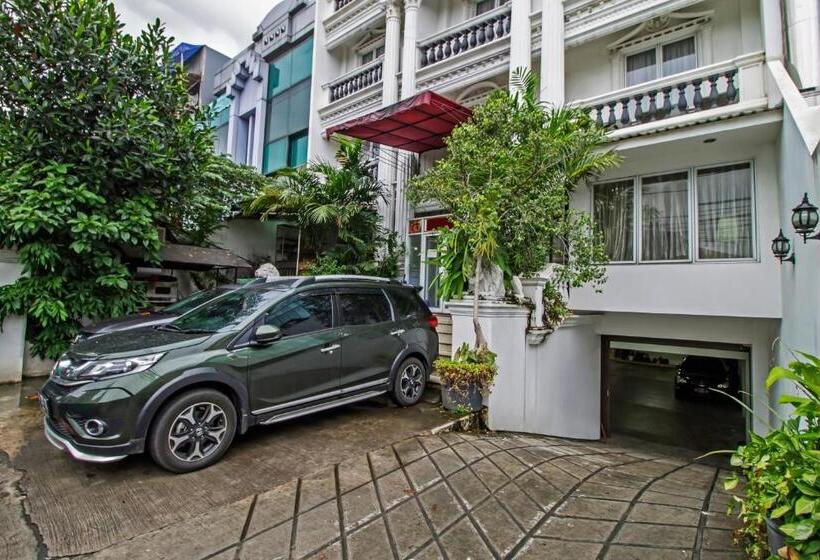 پانسیون Reddoorz Plus @ Guntur Raya Setiabudi