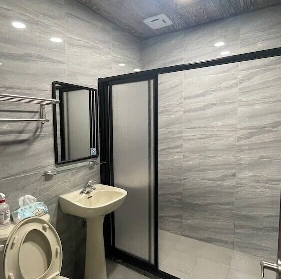 Sun Moon Lake Rainbow Sup Hostel