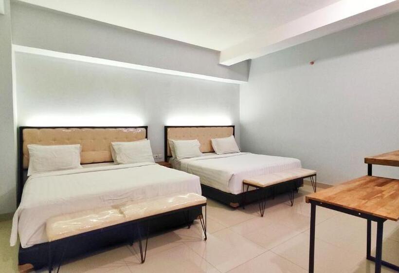 酒店 Dela Charis Tuban