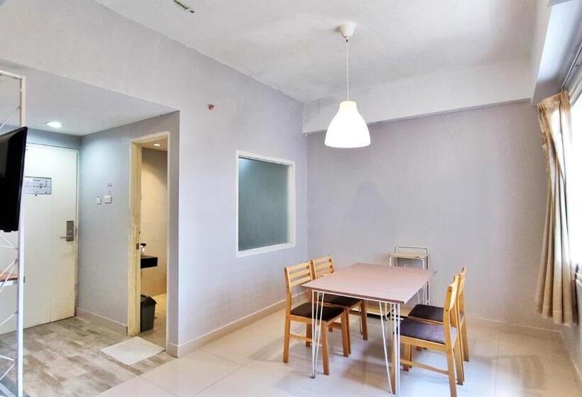 酒店 Dela Charis Tuban