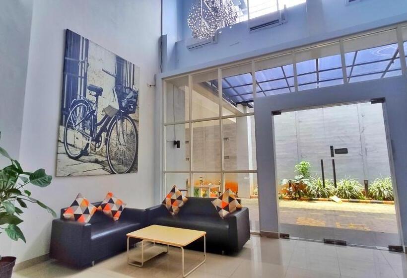 酒店 Dela Charis Tuban