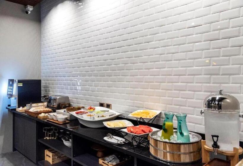 Xotel
