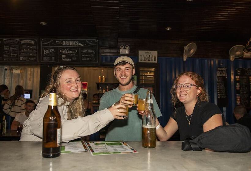 هاستل Mad Monkey Luang Prabang