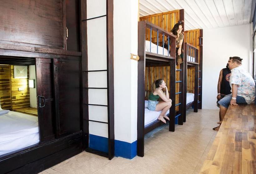 هاستل Mad Monkey Luang Prabang