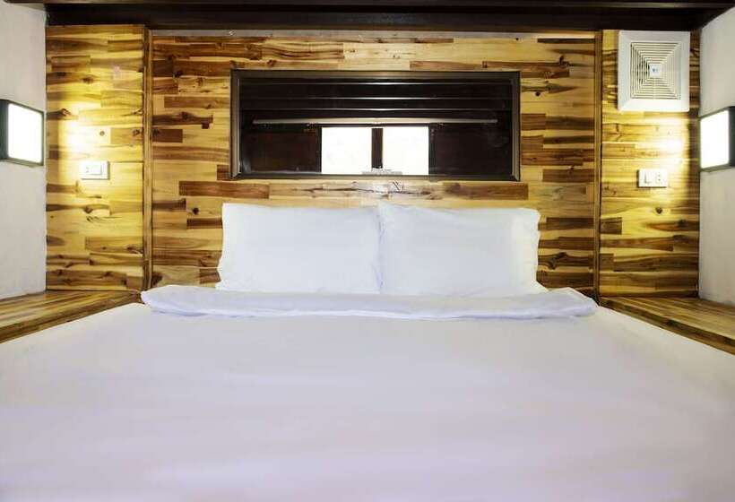 هاستل Mad Monkey Luang Prabang