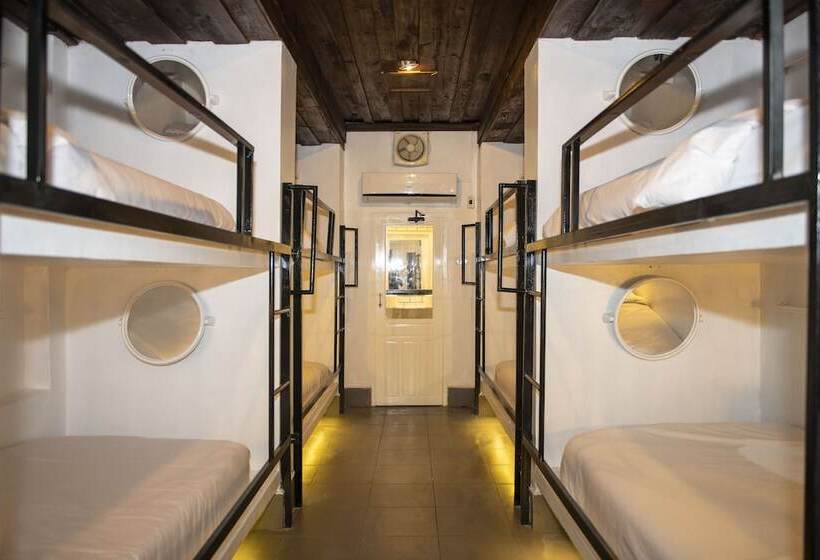 هاستل Mad Monkey Luang Prabang