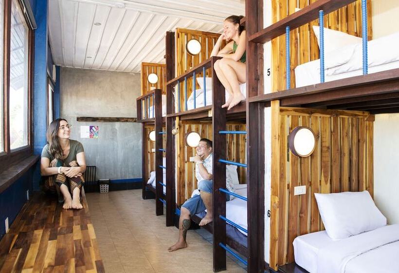 هاستل Mad Monkey Luang Prabang