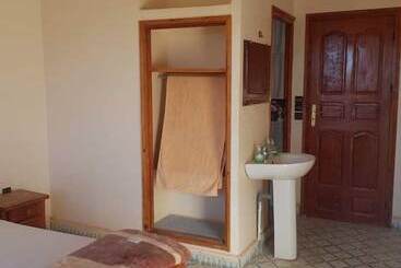 مسافرخانه Auberge Restaurant La Gazelle Du Sud
